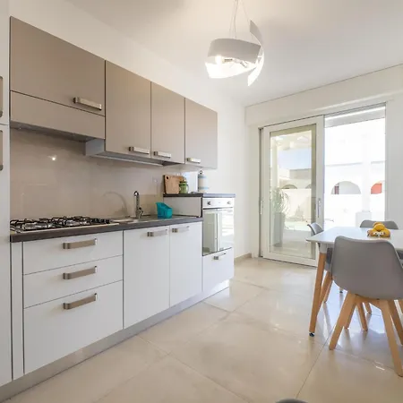 בית נופש Modern Ground Floor With Shared Pool