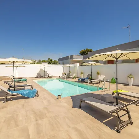 Modern Ground Floor With Shared Pool ראקאלה