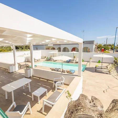 Modern Ground Floor With Shared Pool *