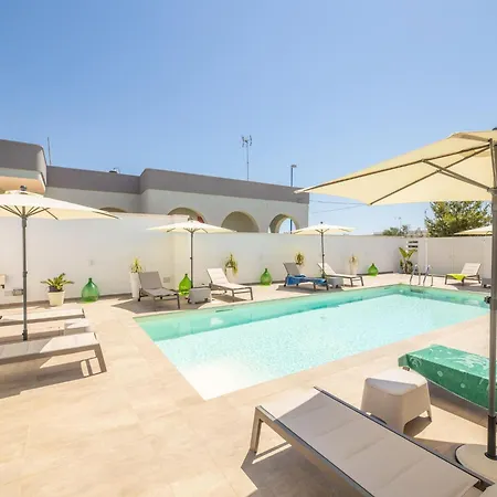 Modern Ground Floor With Shared Pool